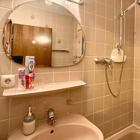 Ruhe & Charme - Family For 4 People, Self-check-in, Free Parking, U-bahn, Netflix Apartamento Núremberg