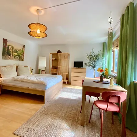 Ruhe & Charme - Family For 4 People, Self-check-in, Free Parking, U-bahn, Netflix
