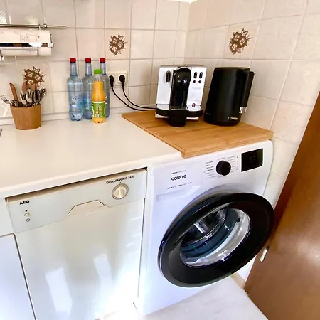 Ruhe & Charme - Family For 4 People, Self-check-in, Free Parking, U-bahn, Netflix Нюрнберг